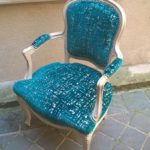 chaise bleue